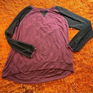 The North Face Women’s Mesh Sleeve Open Back Top in Maroon/Black sz L athletic